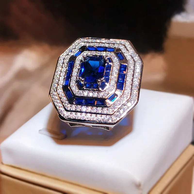 

Женское кольцо из серебра 925 пробы с квадратным сапфиром