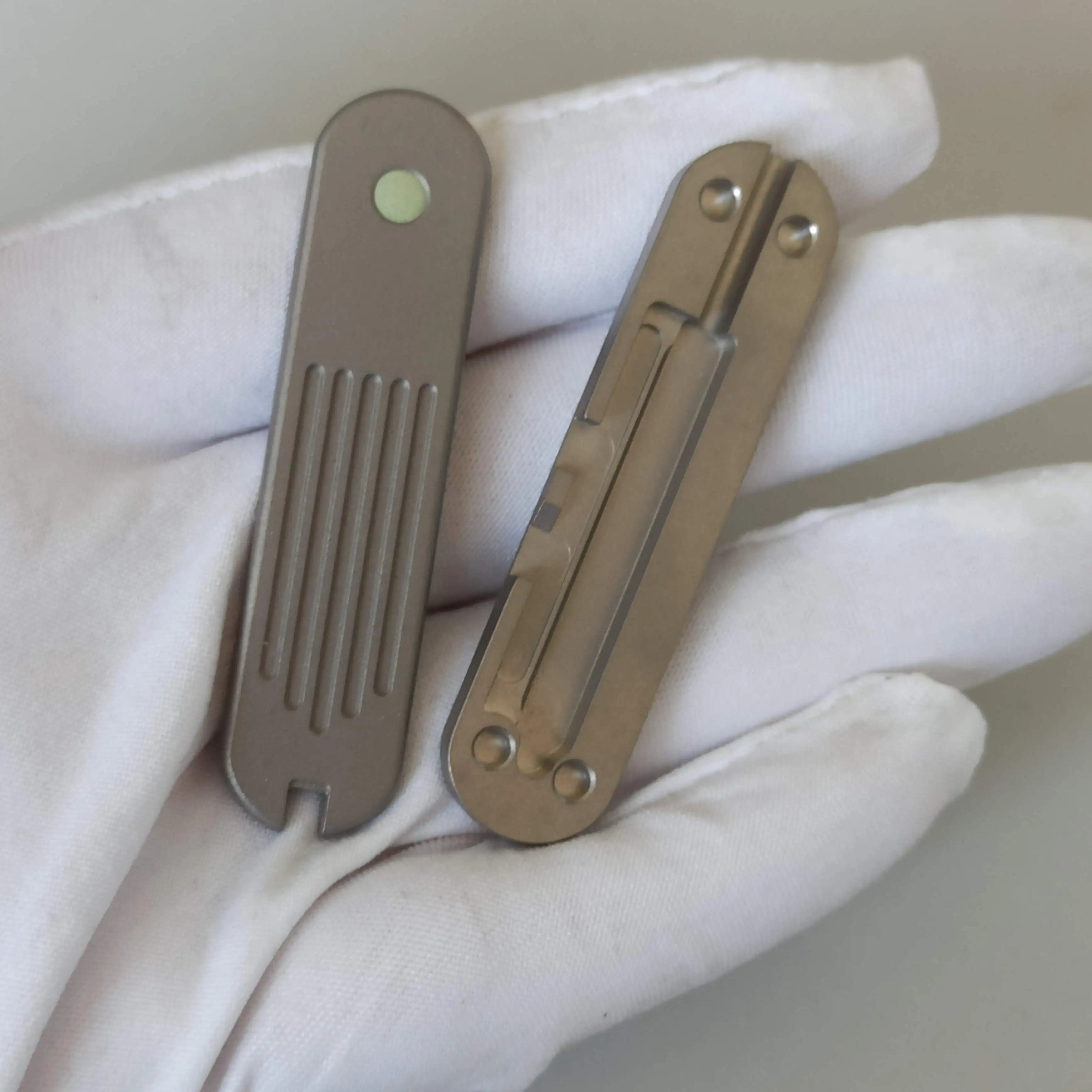 Victorinox 스위스 군용 칼용 펜 슬롯이 있는 1쌍 58mm 티타늄 TC4 스케일