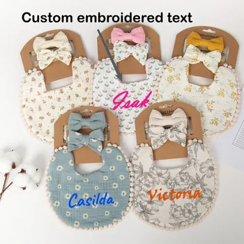 Nome personalizzato personalizzato Lettera neonato ricamata BabyHiccup Bavaglino in stoffa Regali per ragazzo Ragazza Copricapo per bambini Set fiocco 1