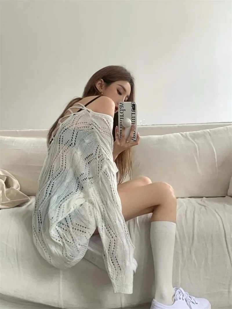 섹시한 할로우 V넥 레이스업 니트 스웨터, 한국 루즈한 자외선 차단 상의, 우아한 백리스 긴팔 비치 탑, 여름
