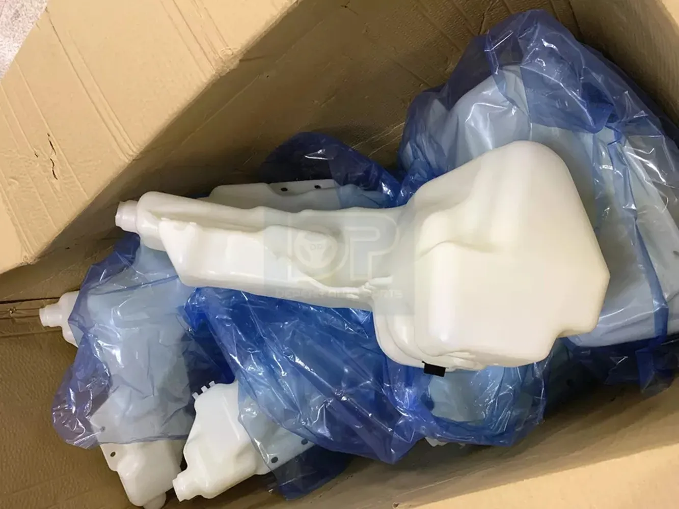 One Piece Aftermarket Water Tank Container 84092257 84024488 For 