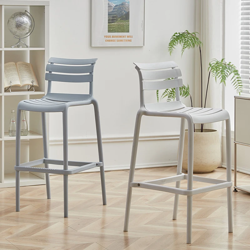 Рисунок 3 - Пластиковые скандинавские барные стулья