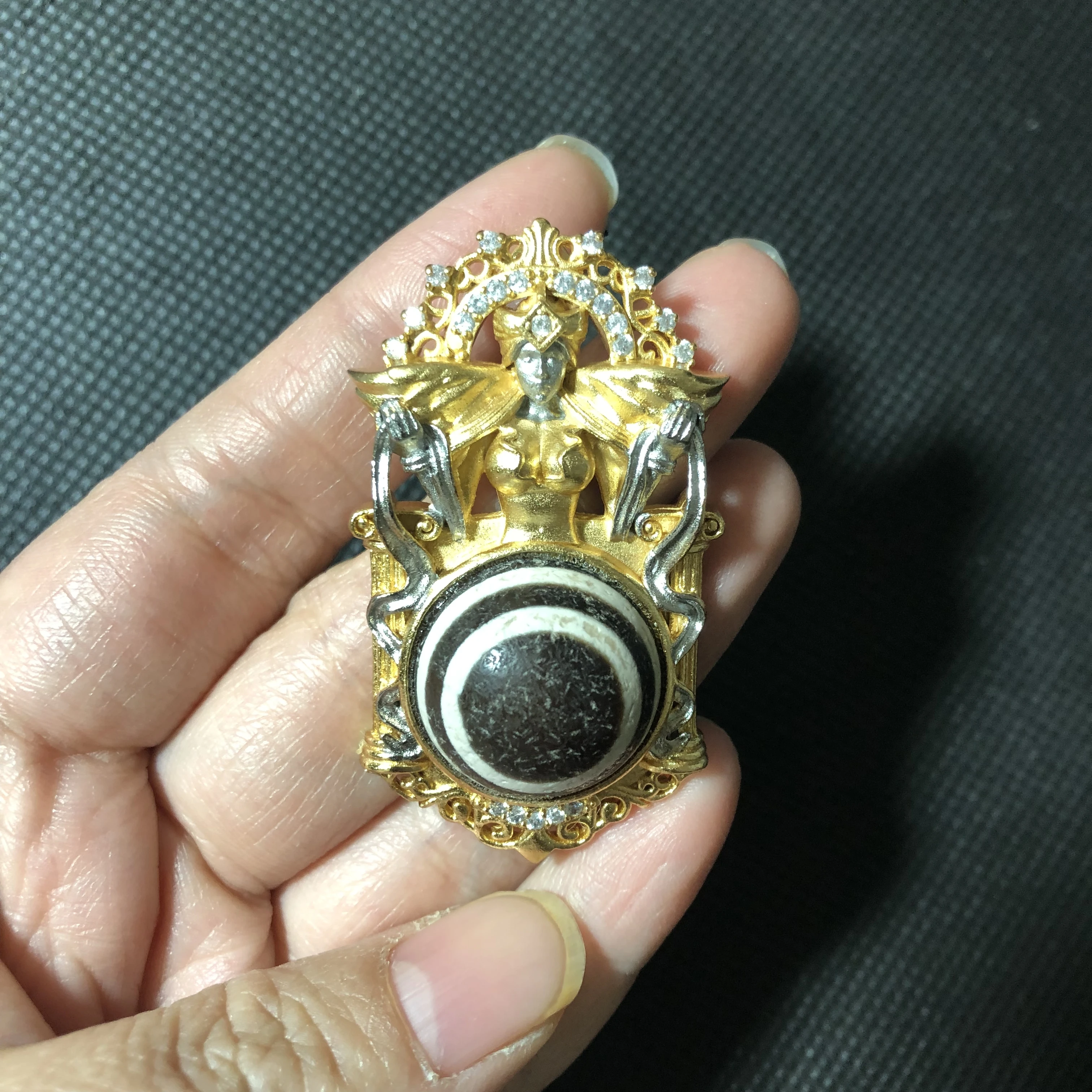 

Natural Black Eyes Agate Inlaid Gemstone Trinket Pendant For Men And Women Popular Ethnic Style