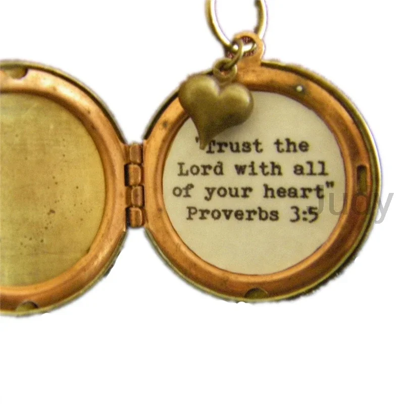 

12pcs/lot Proverbs 3:5 Trust in The Lord with All of Your Heart Locket Necklace Compass Heart Vintage Brass Gift for Her