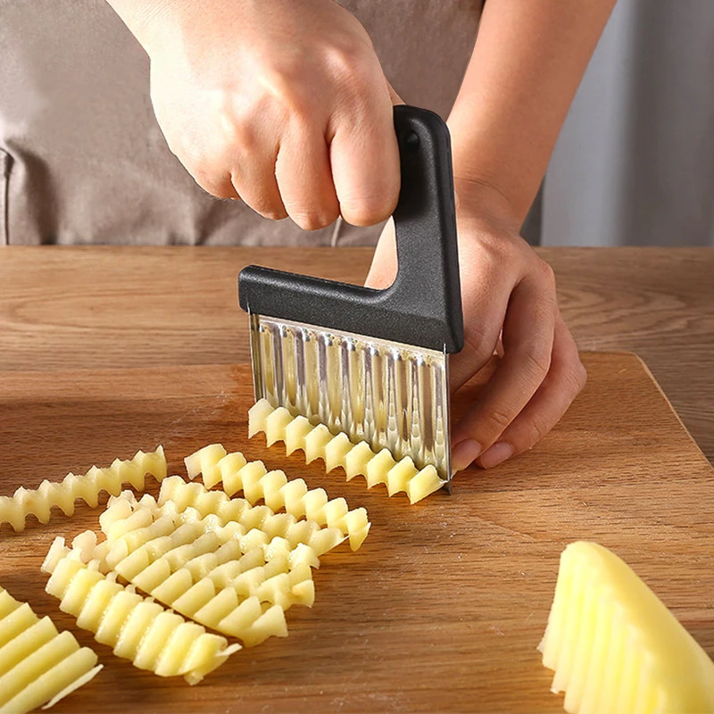 Hand-held Stainless Steel Potato Slicer Household Portable Potato Wave Cutter with Handle Kitchen Gadgets Creative Chip Cutter