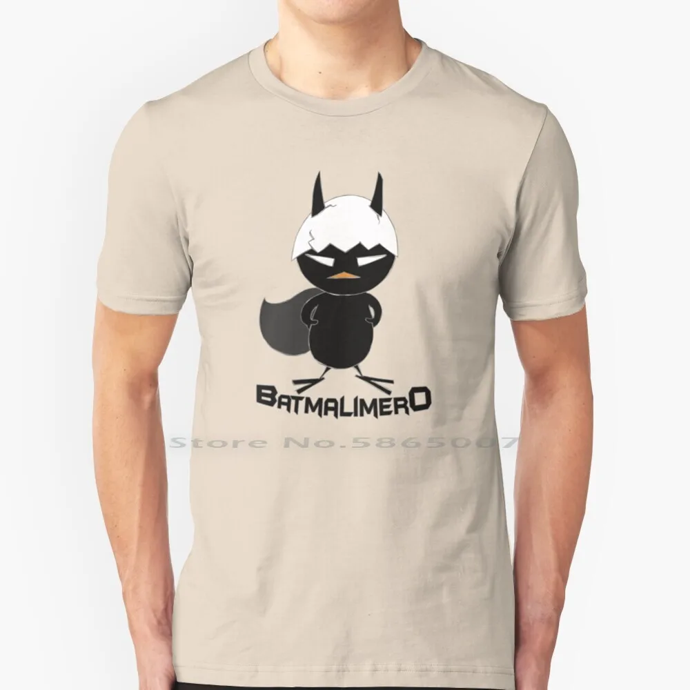 Batmalimero! Maglietta 100% Cotone Cute Kawaii Calimero Pulcino Dark Knight Cutie Nice Supereroi Comics Illustrator Fake Cape