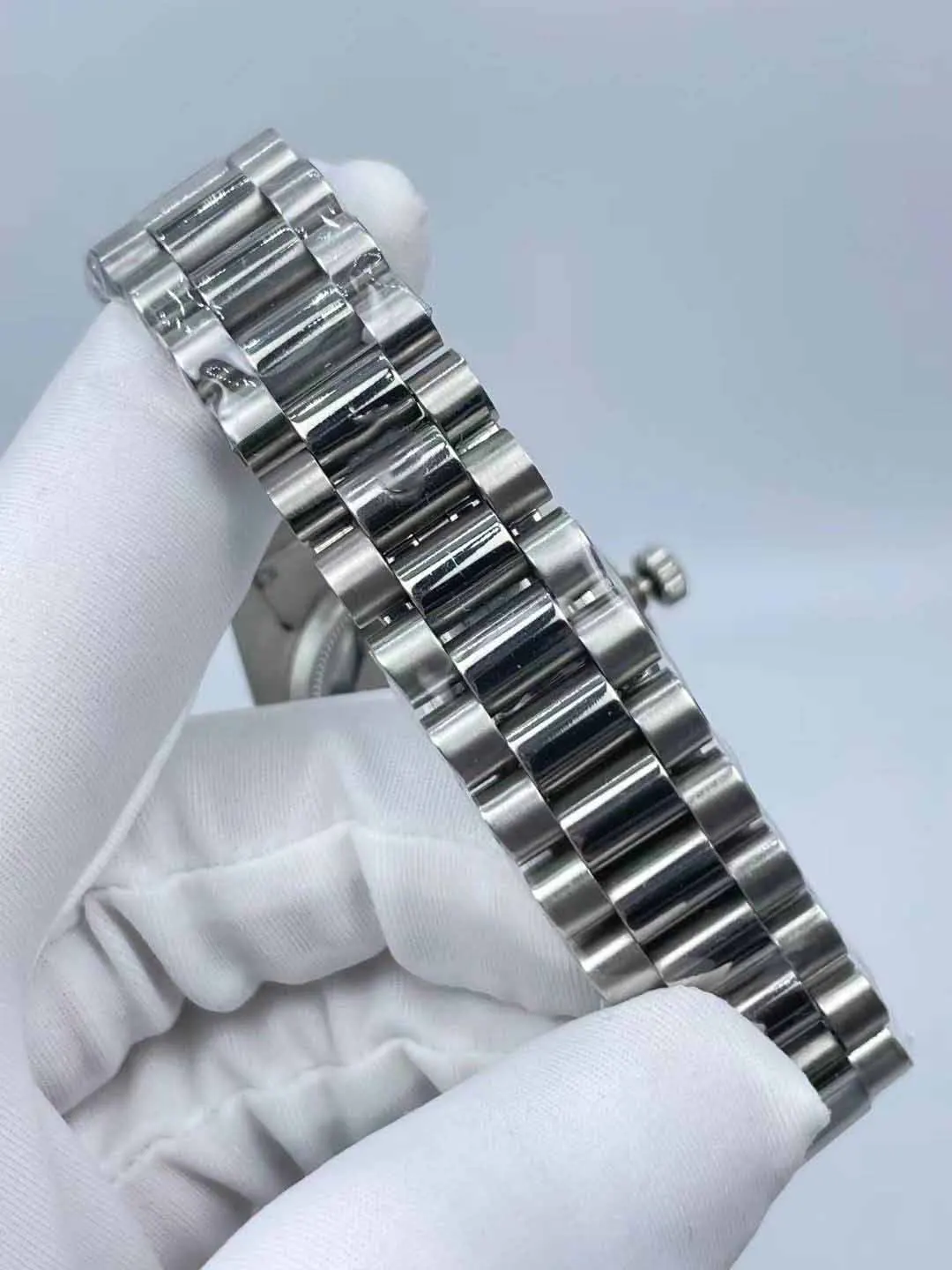 36mm Women's Nail Face Waterproof Watch with Calendar Window - Elegant and Modern Design