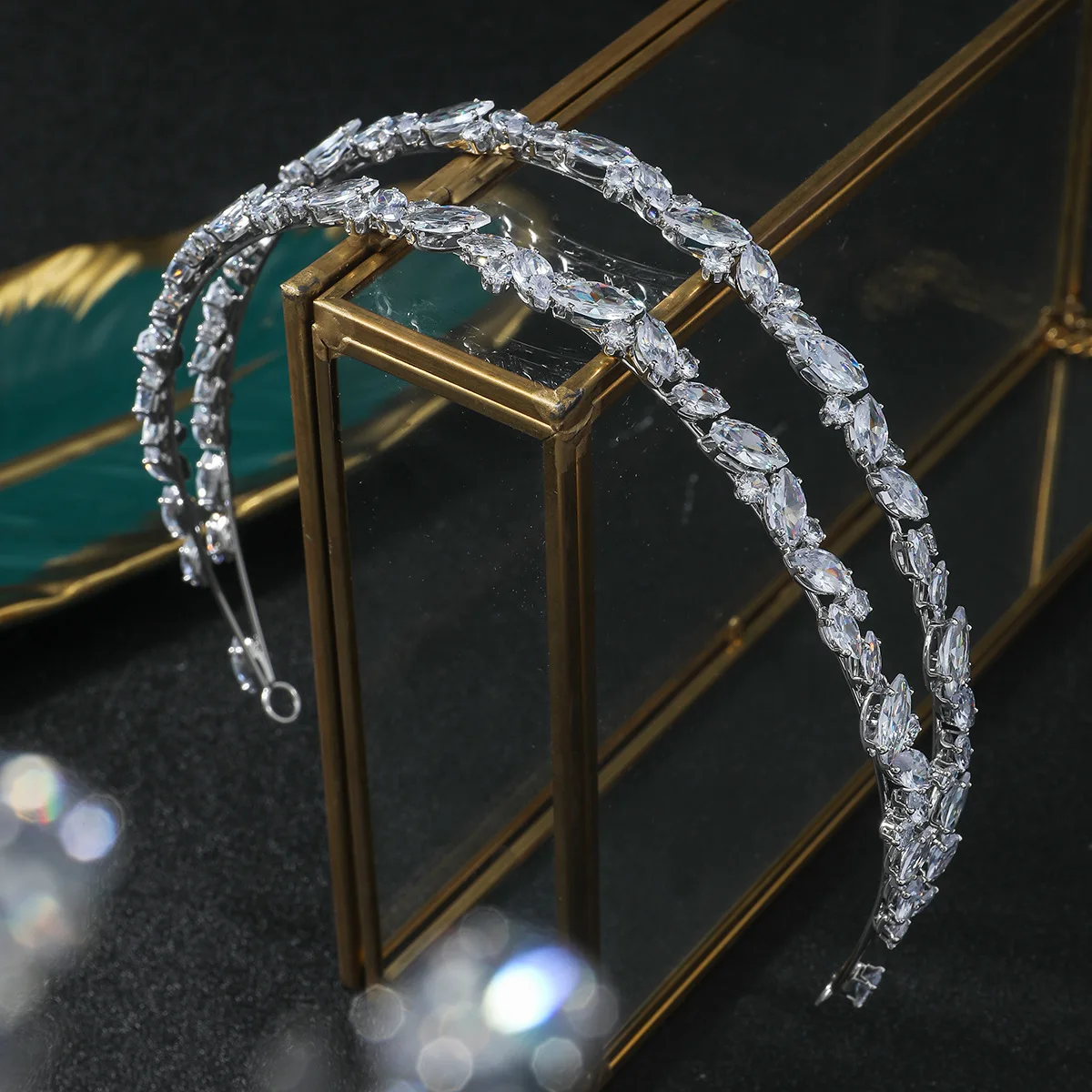 

YCDZSWWL Bride's Crown Rhinestone Headpiece for Stunning Wedding Photoshoots - Trendy Hair Jewelry
