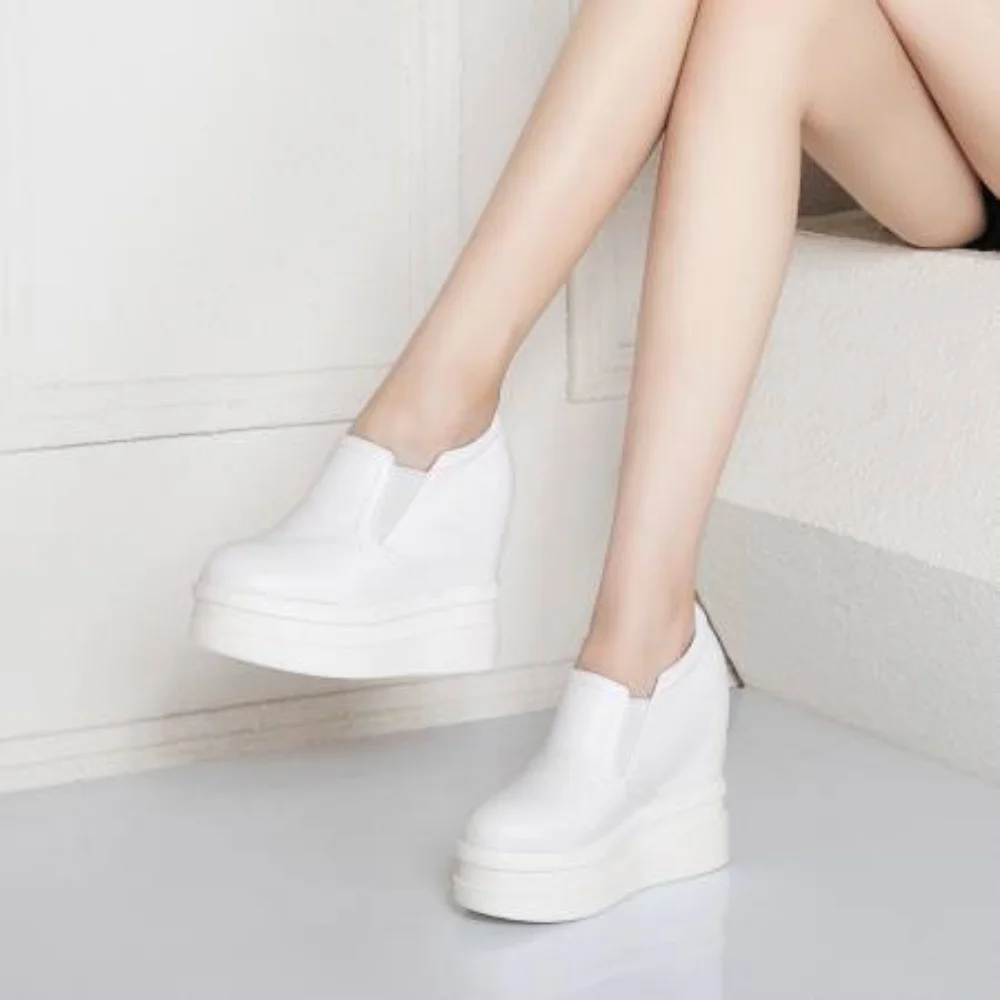 Sneaker da donna con zeppa con plateau in vera pelle da 12 cm