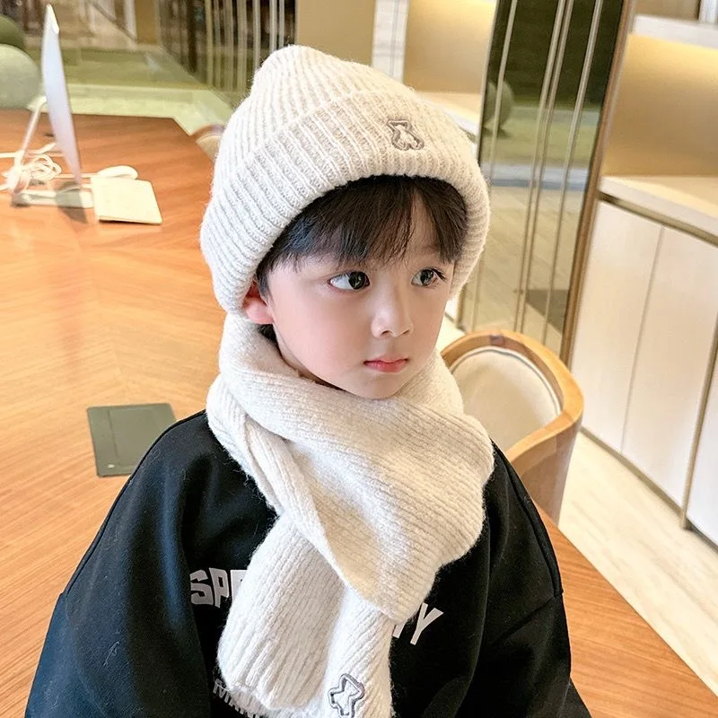 Korean version of the children's hat scarf 2-piece set of boys and girls solid color embroidered bear suit baby autumn and winte