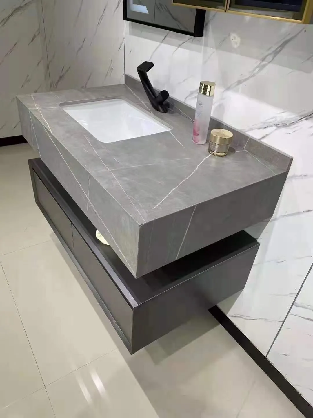 Wall Mounted Modern Design Bathroom Vanity Sets China Hot Sell Bathroom Cabinet