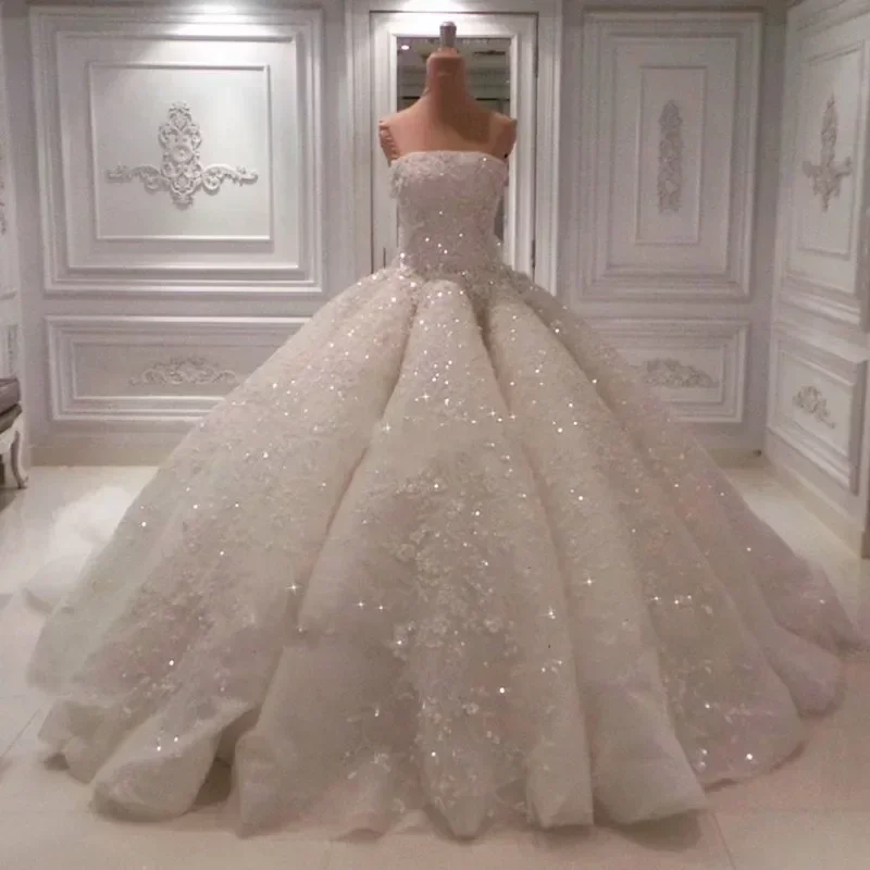 

Luxury Strapless Women Wedding Dress White Exquisite Beads Sequined Appliques Ball Gowns Gorgeous Chapel Train Bride Dresses