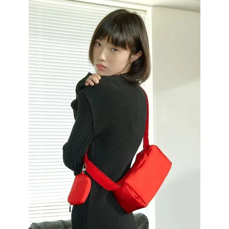 

New toast bag niche fashion fitness bag nylon cloth large capacity messenger bag simple sports bag casual pillow bag