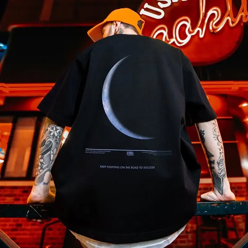 

2023 Fashion Breathable Moon Print T-shirt Harajuku Short Sleeved Loose Top Streetwear 150kg Men Graphic Oversized Clothing