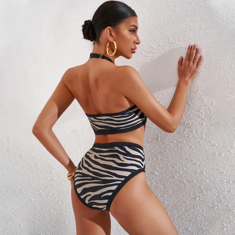 Рисунок 2 - Купальник-бикини женский с леопардовым