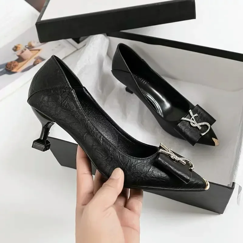 Black high heels 4cm