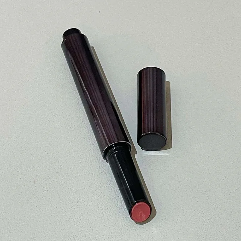 Mirror Lipstick Has A Smooth Texture Rich Color And Film Forming That Won't Dry Out Or Get Stuck Moisturizing And Pouty Lips - 6