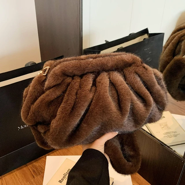 New Comfortable Versatile Texture Top Clutch Bag Women Winter Fluffy Cloud Crossbody Bag Retro Furry Commuting Storage Bag