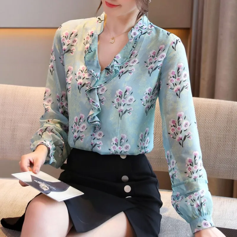    Ҹ ְ  2023  ο   V-neck      м