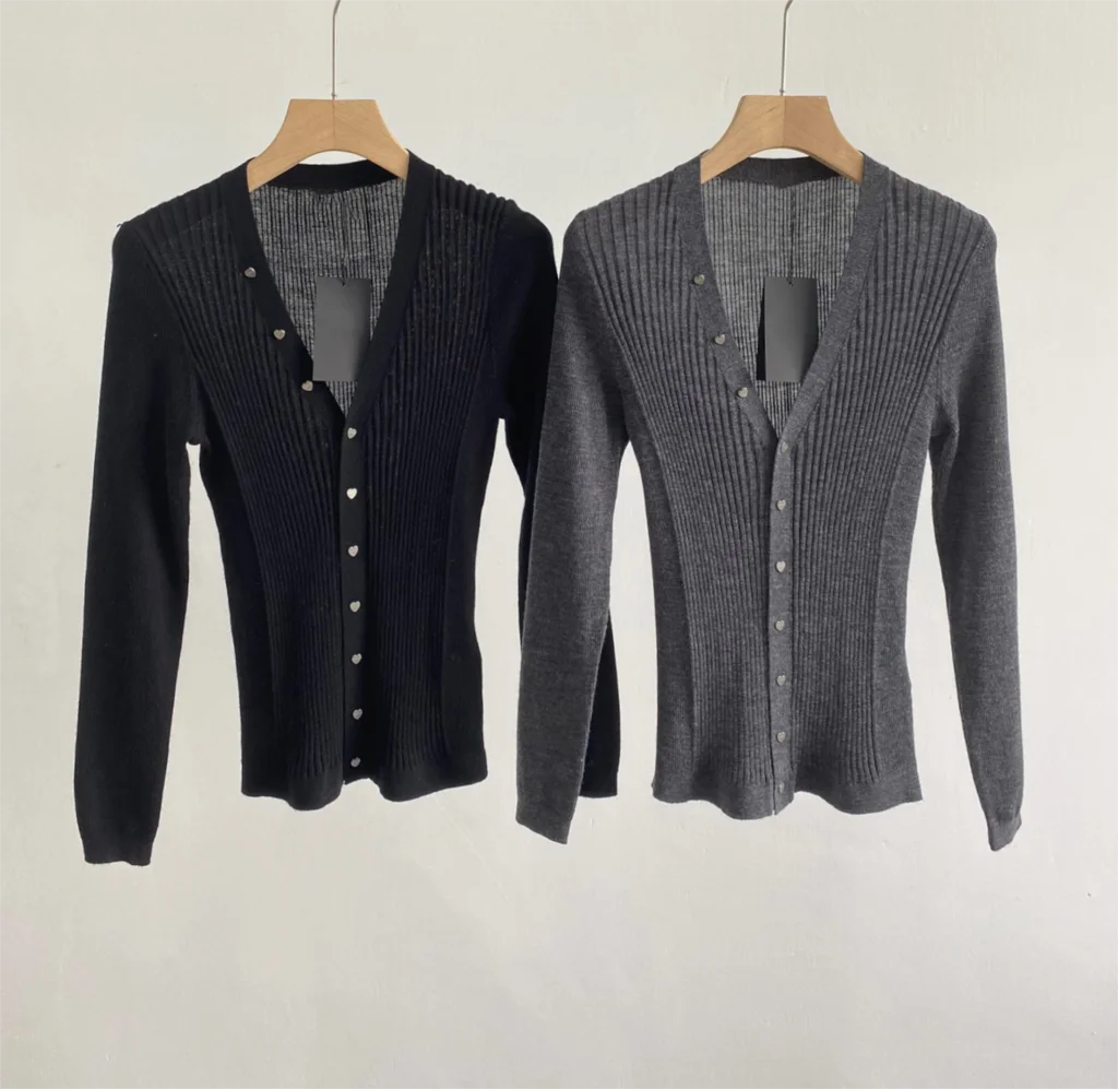 

2023 Women's Clothing Love button slim fit knitted sweater Autumn Winter New 1024