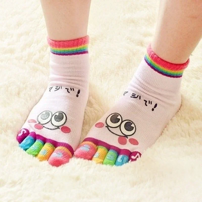 Cute Casual Five-toe Mid-tube Finger Show Fun Short Cartoon Cotton Smiley Bear Socks