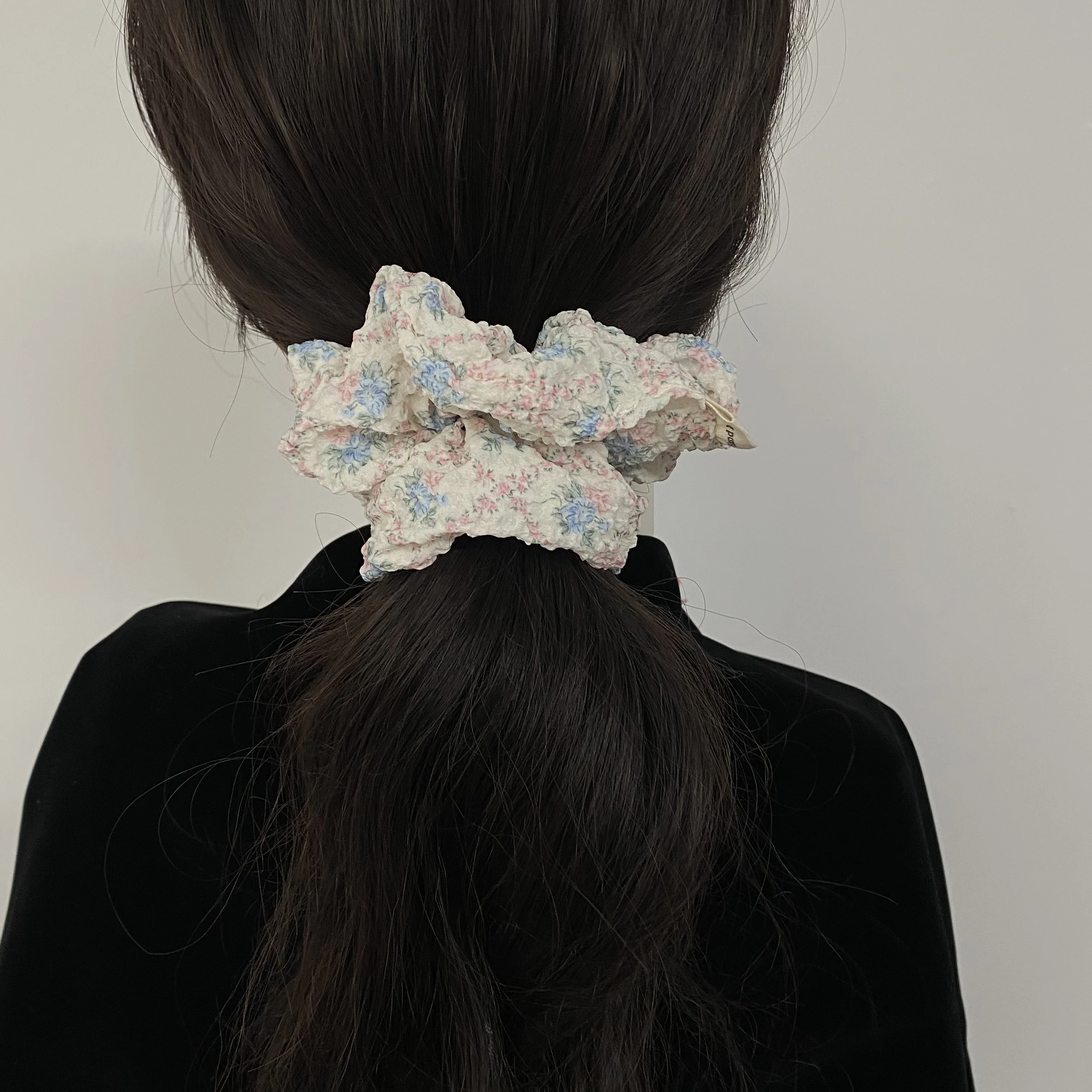 1PC Floral Patterned Textured Hair Scrunchie, Sweet And Romantic Hair Accessory For Women