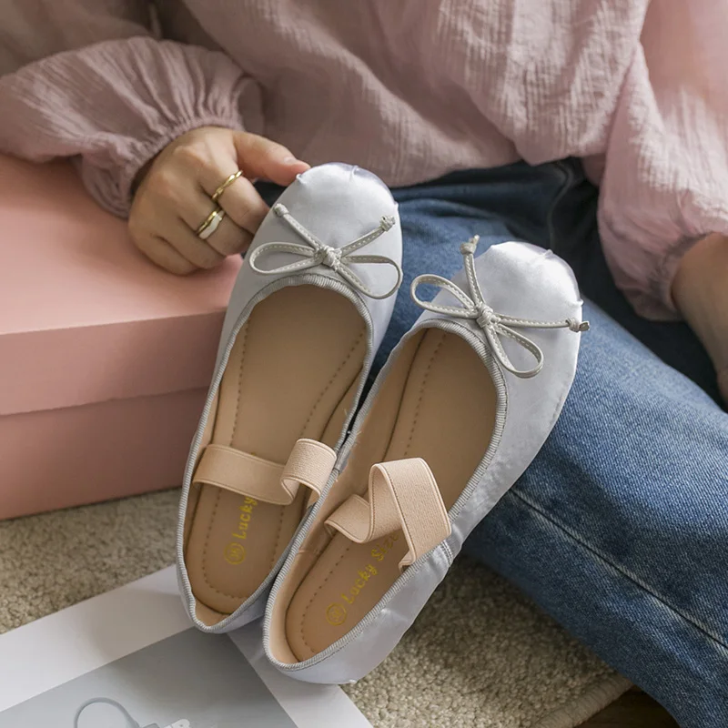 

TINGHON Classic Silk Ballet Shoes Elastic Band Ballet Shoes Women Round Toe Bowtie Women Flats Elegant Valentine Shoes 02
