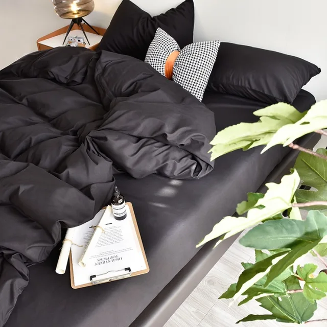 Four-Piece Dormitory Bedding Set 4