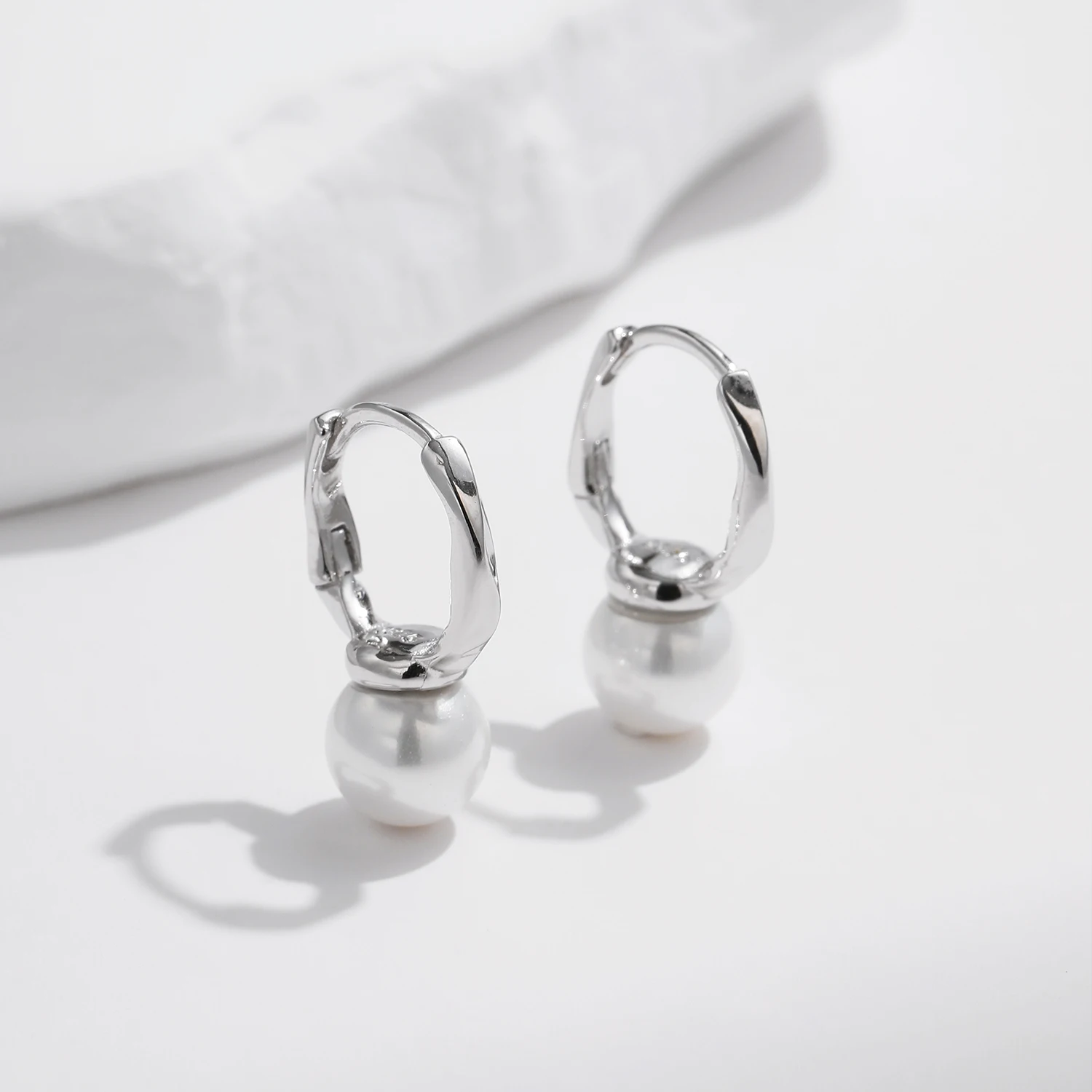 MODIAN 925 Sterling Silver Elegant Shell Pearl Hoop Earrings