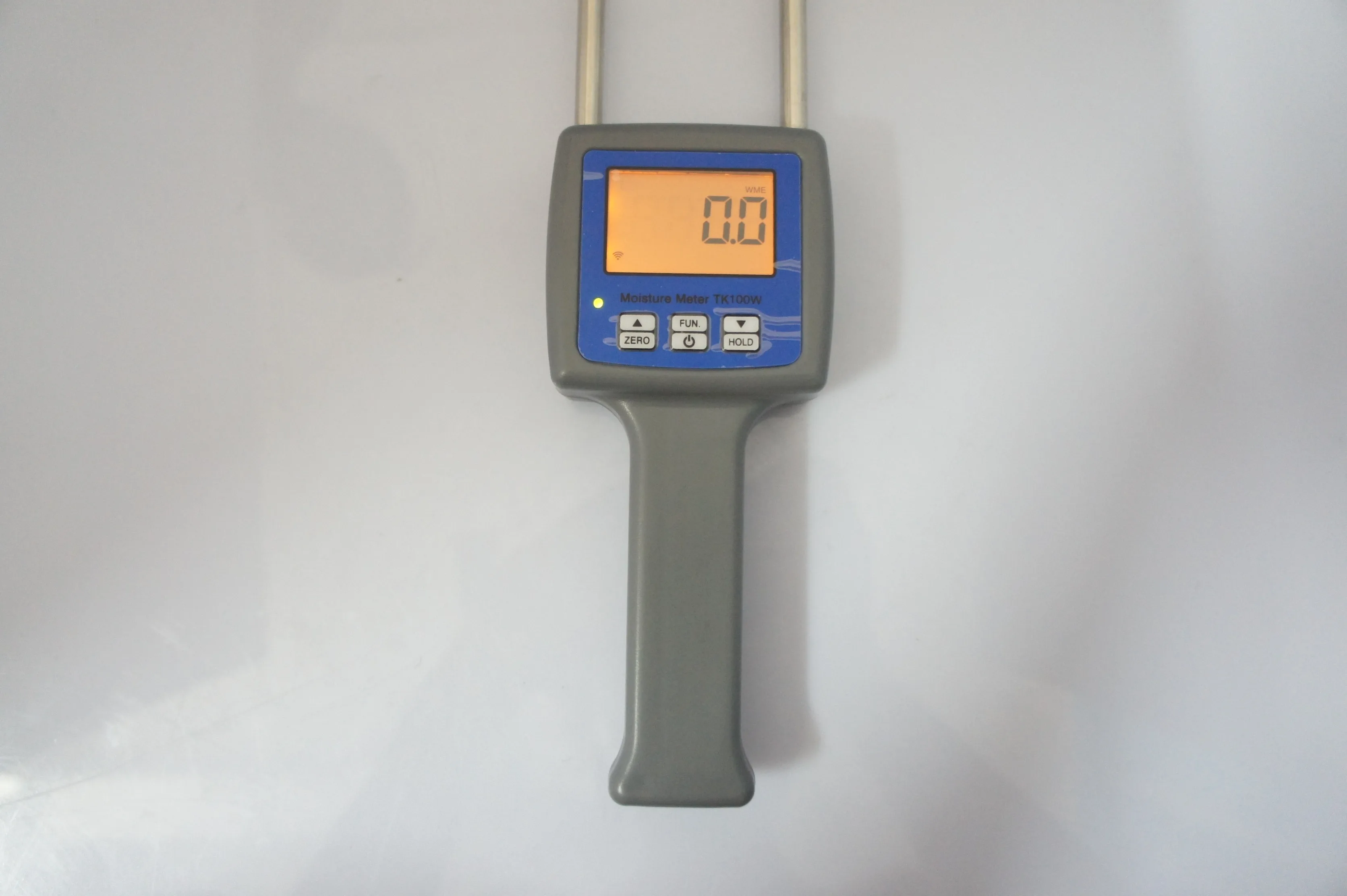 TK100W Digital Moisture Meter for Wood Sawdust, Shavings, Bamboo Powder & Biomass | High Accuracy Water Content Tester detail image 3
