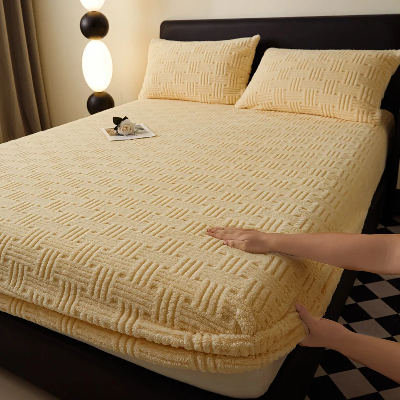 1pc Jacquard Fitted Sheet Embossed Velvet Mattress Cover Soft Winter Warmth Bedlinen European Home Mattress Protector Bed Cover 3