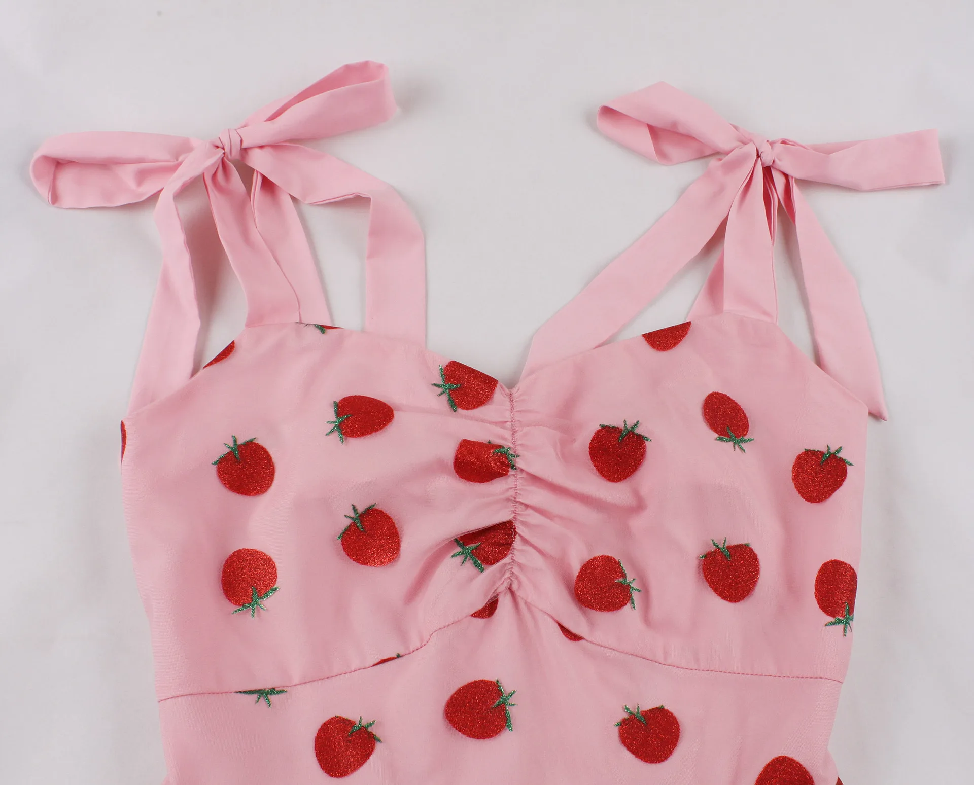 فستان “سكر الفراولة” ميدي بربطات كتف