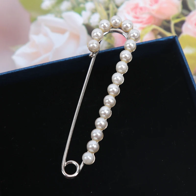 Cute Rhinestone Pins for Pants Waist Adjustment Women Cardigan Scarf Shawl Safety Brooches Korean Luxury Jewelry Scarf Buckle