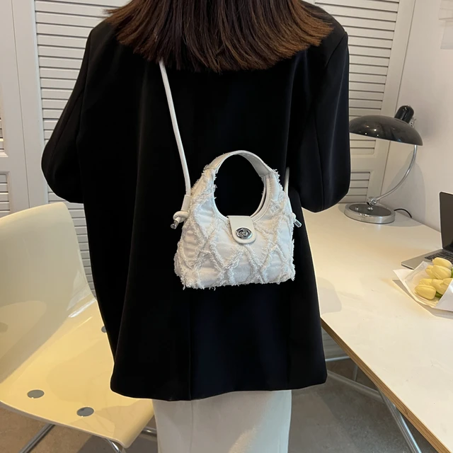 Canvas Women's Bag: A Fashionable and Functional Accessory for Every Occasion