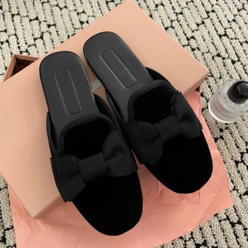 

Fashionable Velvet Bow Women's Singles, Versatile Flat Bottom Bean Shoes, One Step Kick, Lefu Shoes, Baotou Half Slippers, Lazy