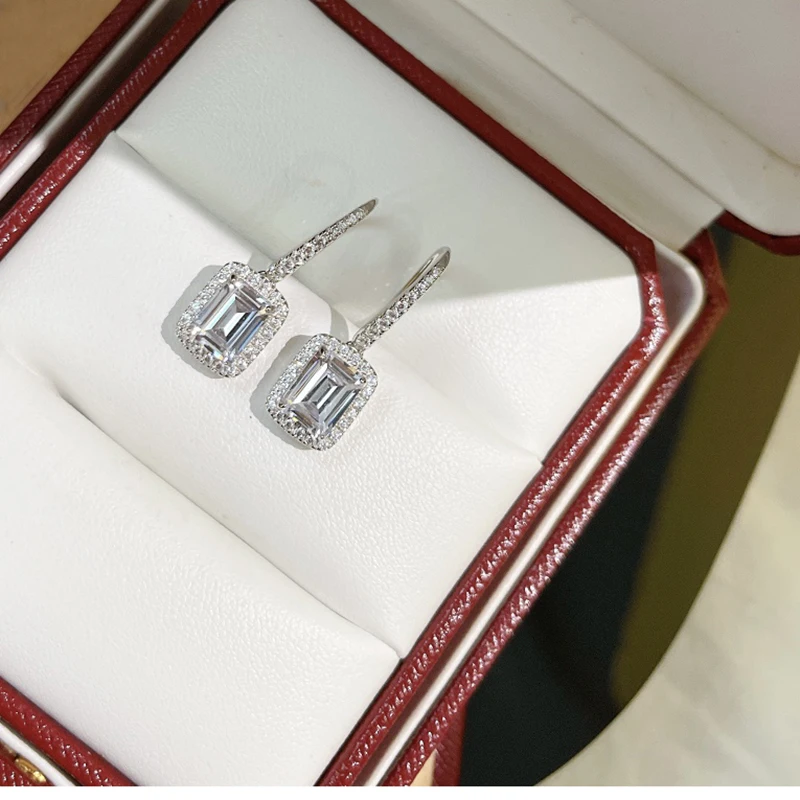 

Новые квадратные серьги с бриллиантами. S925 продажа серебряных оригинальных классических ювелирных изделий фестиваль. Подарок для девушки