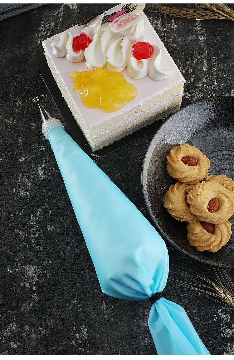 Set Decorazione Torte 16 Pezzi: 4 Punte In Acciaio Inox E 12 Sacchetti Usa E Getta. Kit Pasticceria Per Cupcake E Biscotti Fai Da Te. - 2