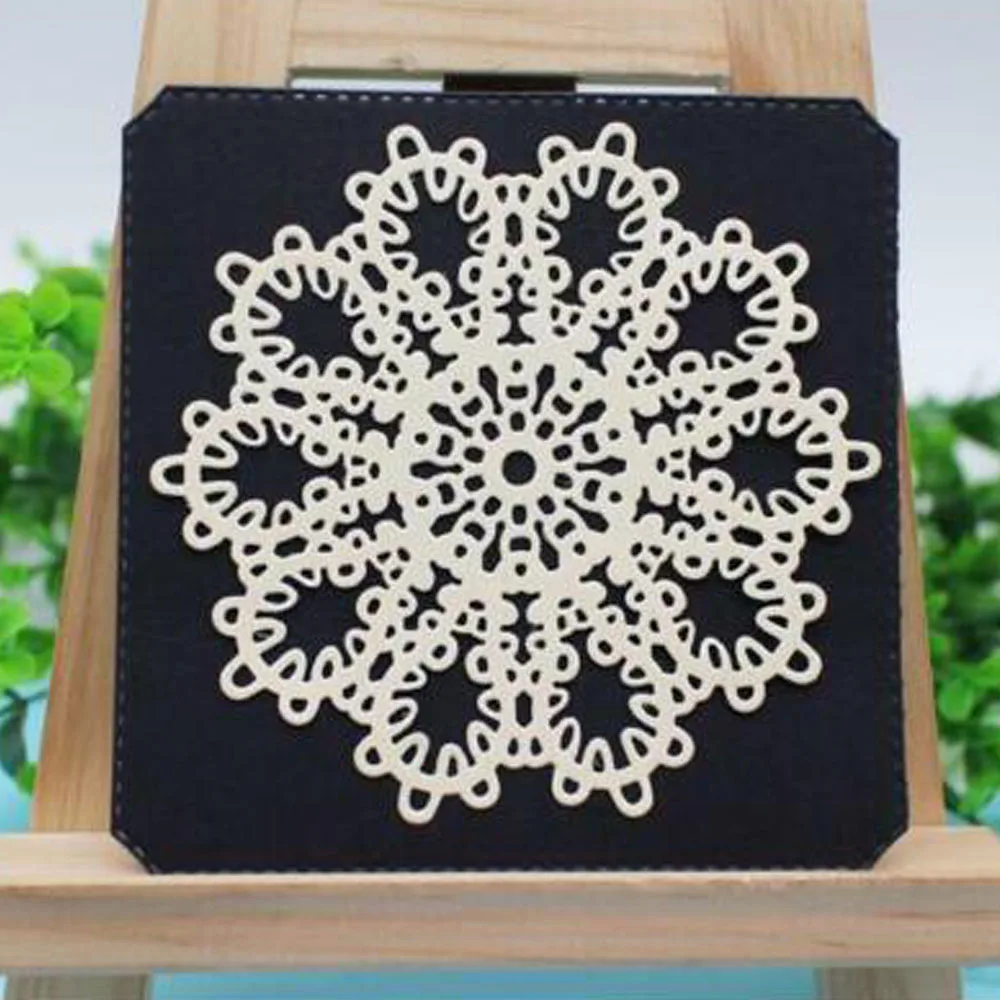 Snowflake Cutting Dies Christmas Metal Cutting Dies Stencils Die Cut for DIY Scrapbooking Album Paper Card Embossing