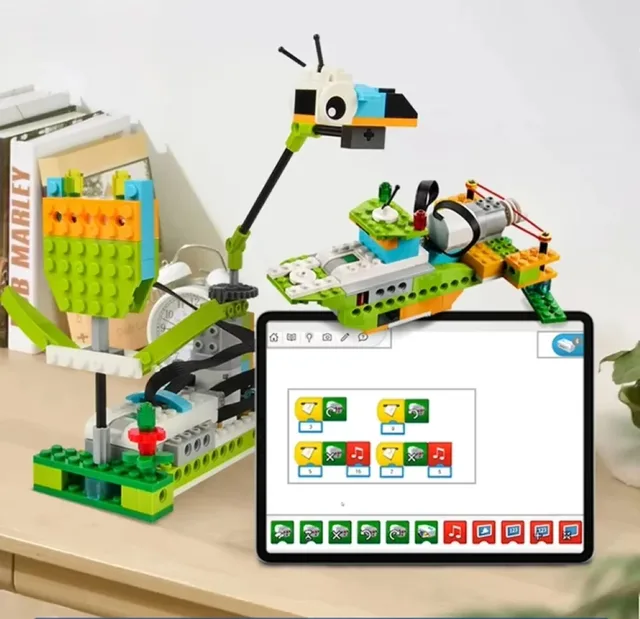 WeDo2.0 Core Programming Kit | STEM Building Blocks with Bluetooth Connectivity 2