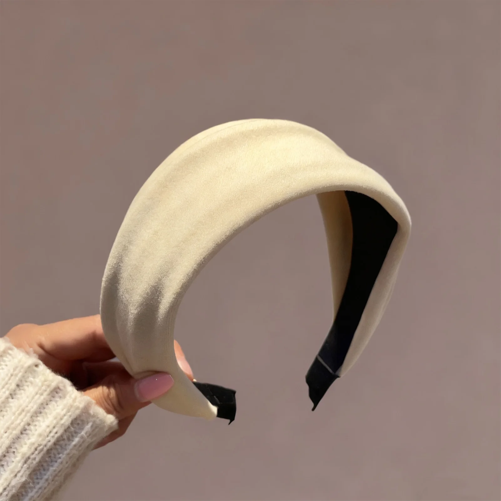 Trendiges breites Stirnband für Damen, sanftes, elegantes Wildleder-Stirnband, tägliches Haar-Accessoire für Mädchen, minimalistische Kopfbedeckung, Haardekorationsband – Detail 9