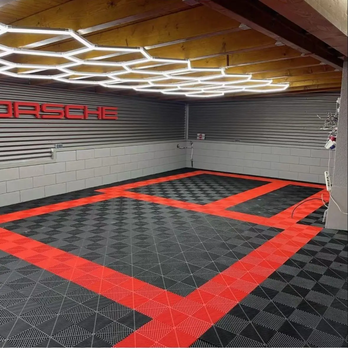

Interlocking Plastic Garage Floor Tiles, 1.8cm Thickness