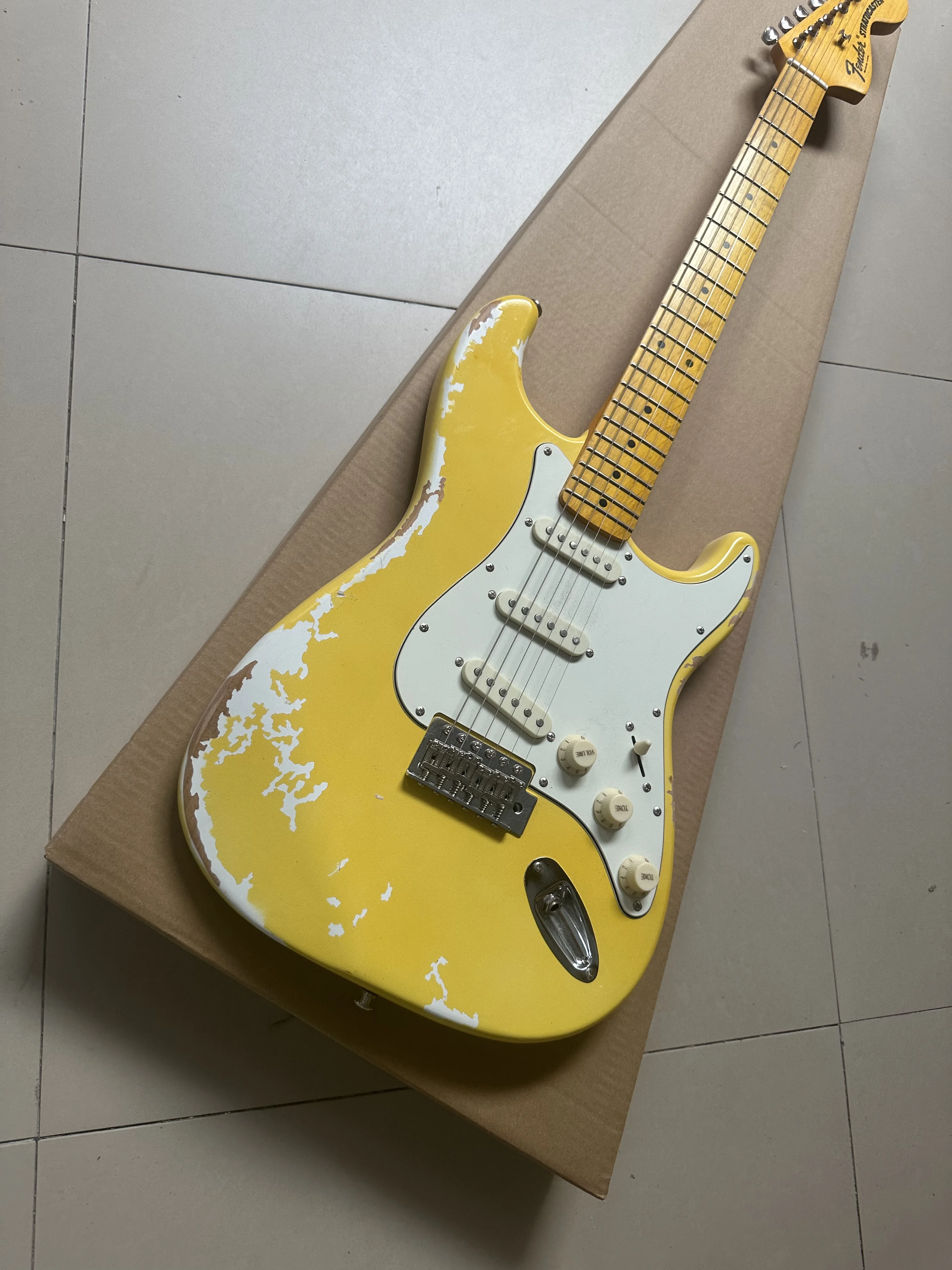 

Used ST electric guitar, alder body, imported maple fingerboard and neck, in stock, quick shipping