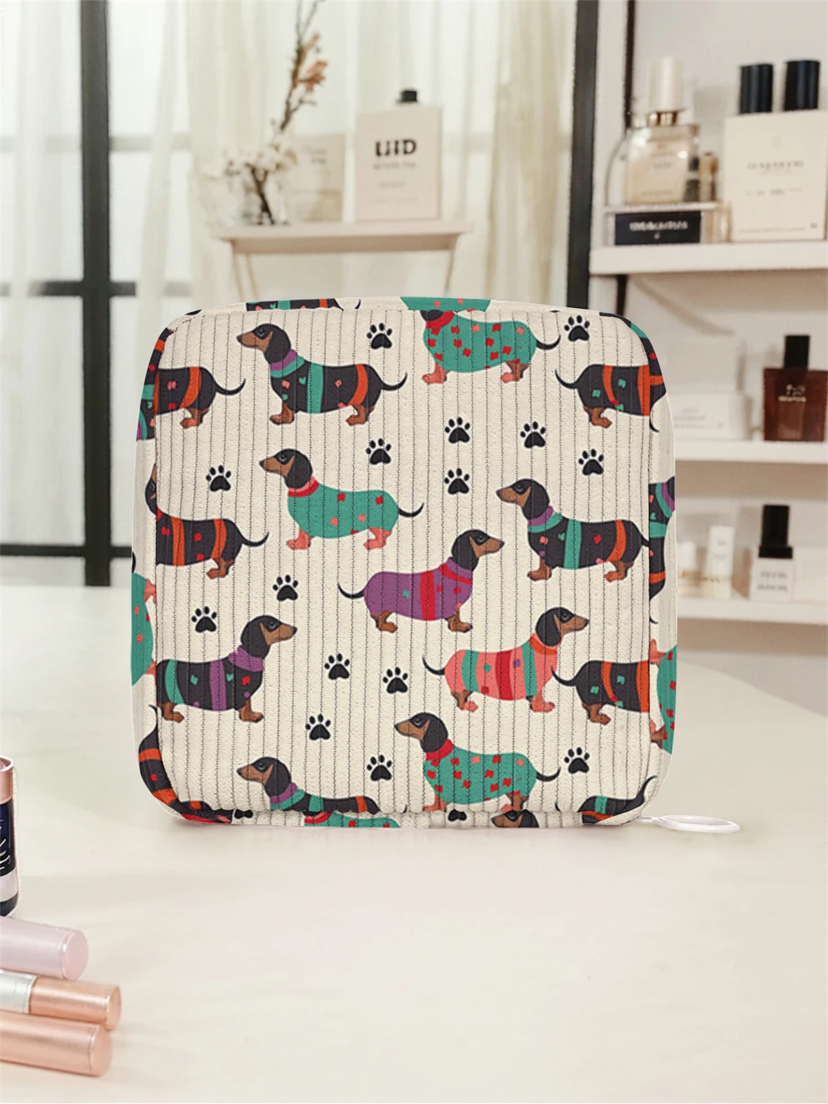 Cartoon dog pattern printed sanitary napkin storage bag, women's lightweight tissue bag, sanitary tissue bag