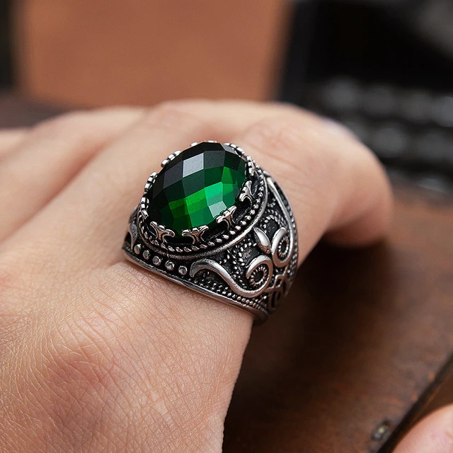 Goldesmiths - 22K gold ring with green stone