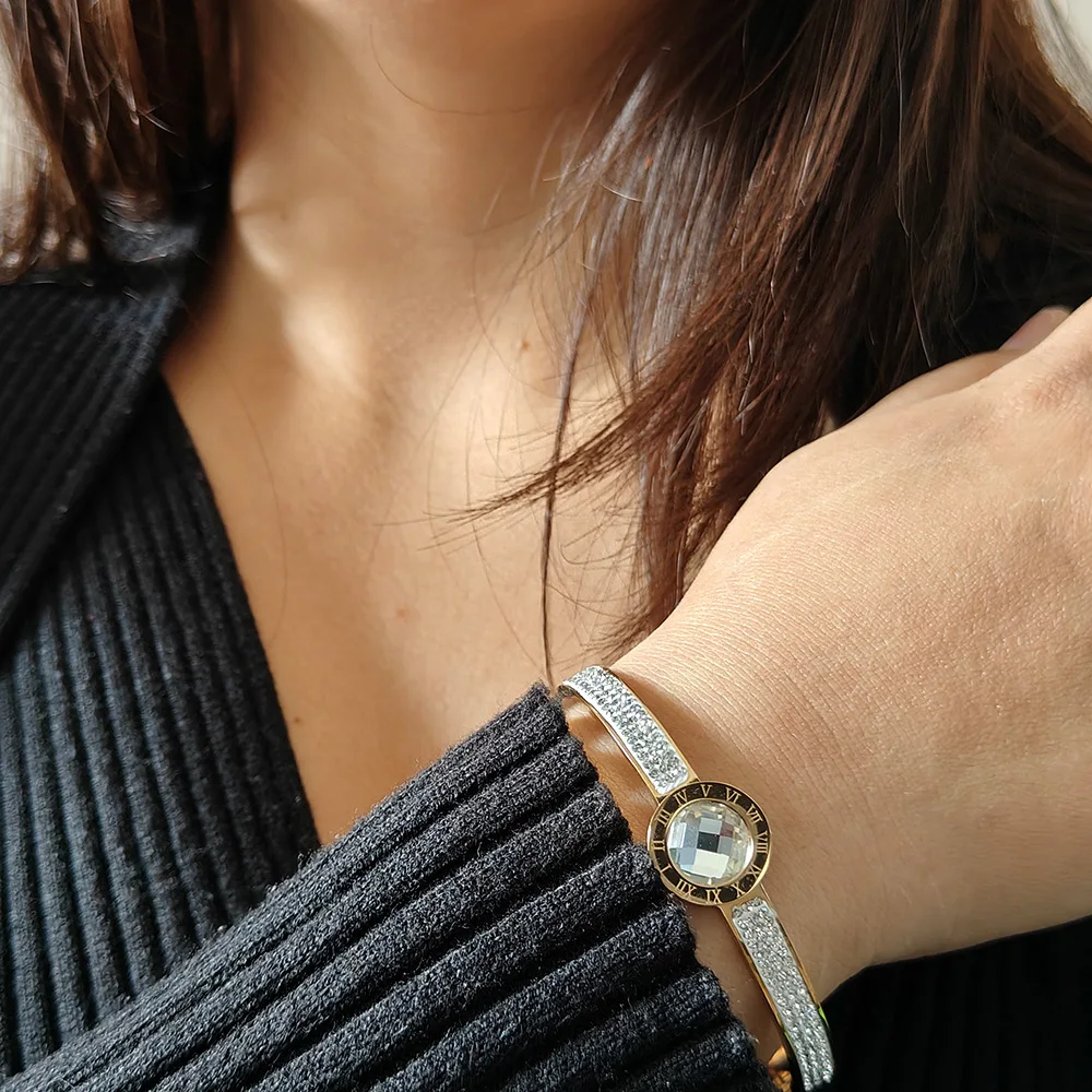 Luxury Jewelry Bracelet Round Crystal Zircon Roman Numeral Bangle for Men Women Stainless Steel Charm Designer Couple Bracelets 6