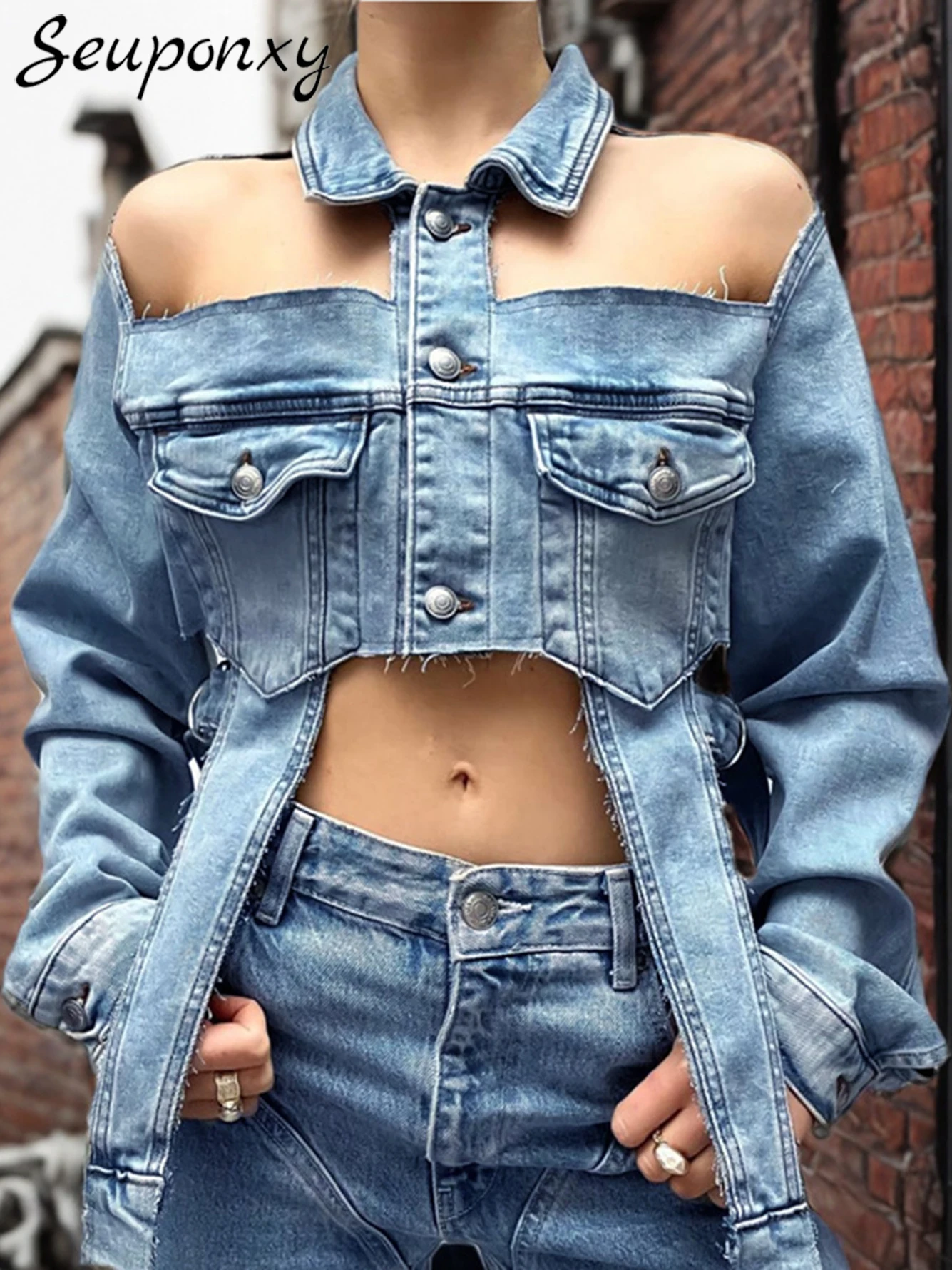 

Новинка 2024, Высококачественная джинсовая модная трендовая короткая джинсовая куртка с вырезами, пикантная джинсовая куртка с отложным воротником и длинными рукавами в стиле High Street