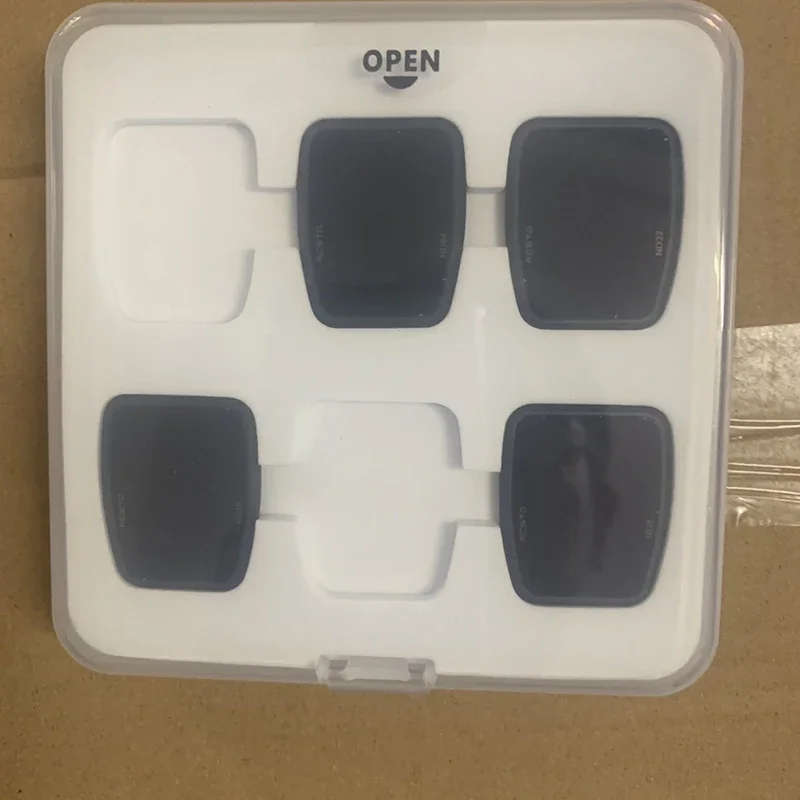 Boîte de rangement pour filtres DJI Air 3 fermée, design compact anti-poussière avec 6 emplacements.