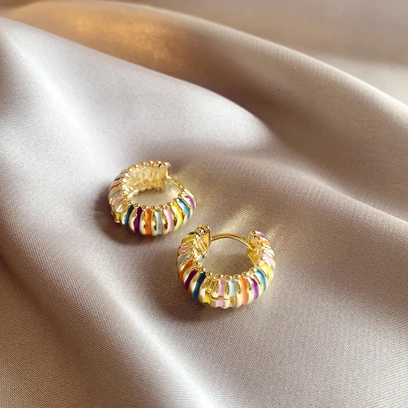 Neues Design, bunte Emaille-Streifen, Metall-Kreis-Ohrringe, 2024, modischer Goldfarben-Schmuck, luxuriöser Ohr-Accessoires für Damen und Mädchen – Detail 9