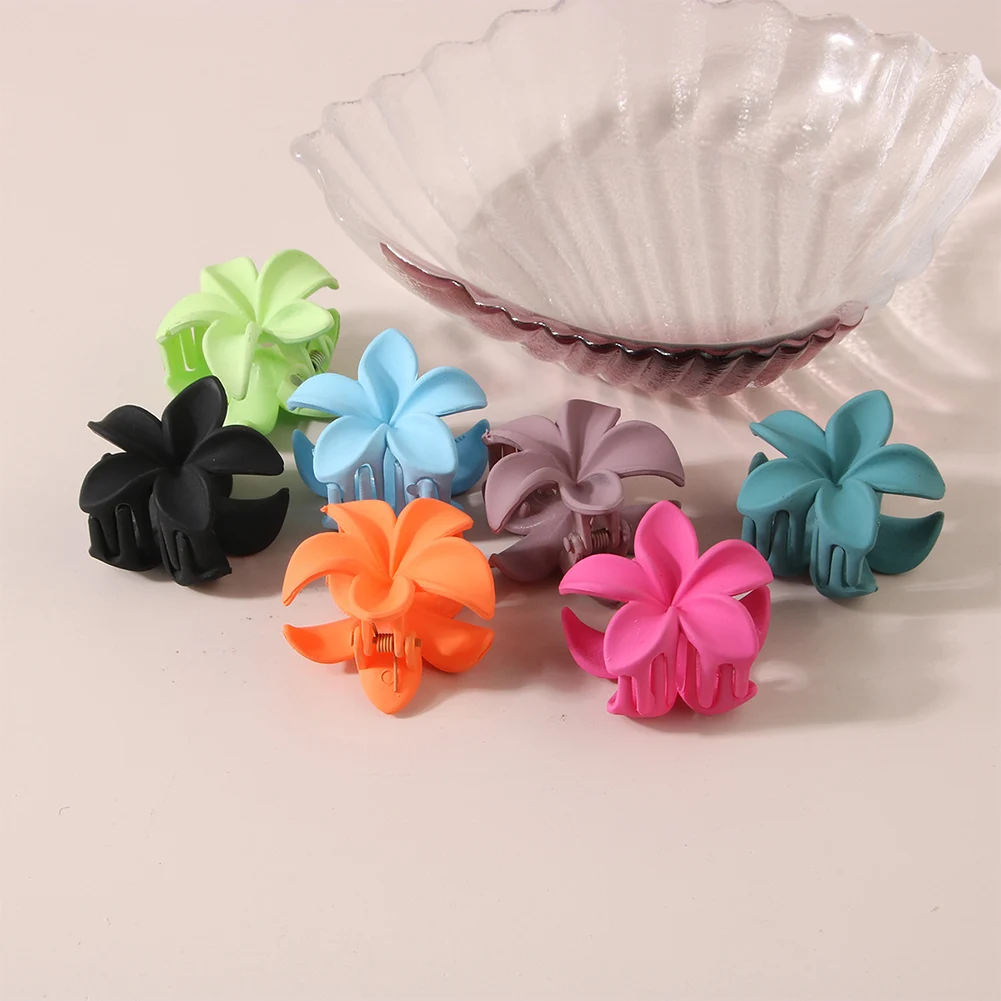 2024 New Gradient Lily Hair Claw Women Cute Summer Beach Ponytail Clip Shark Hairpin Egg Flower Barrettes Hair Accessories