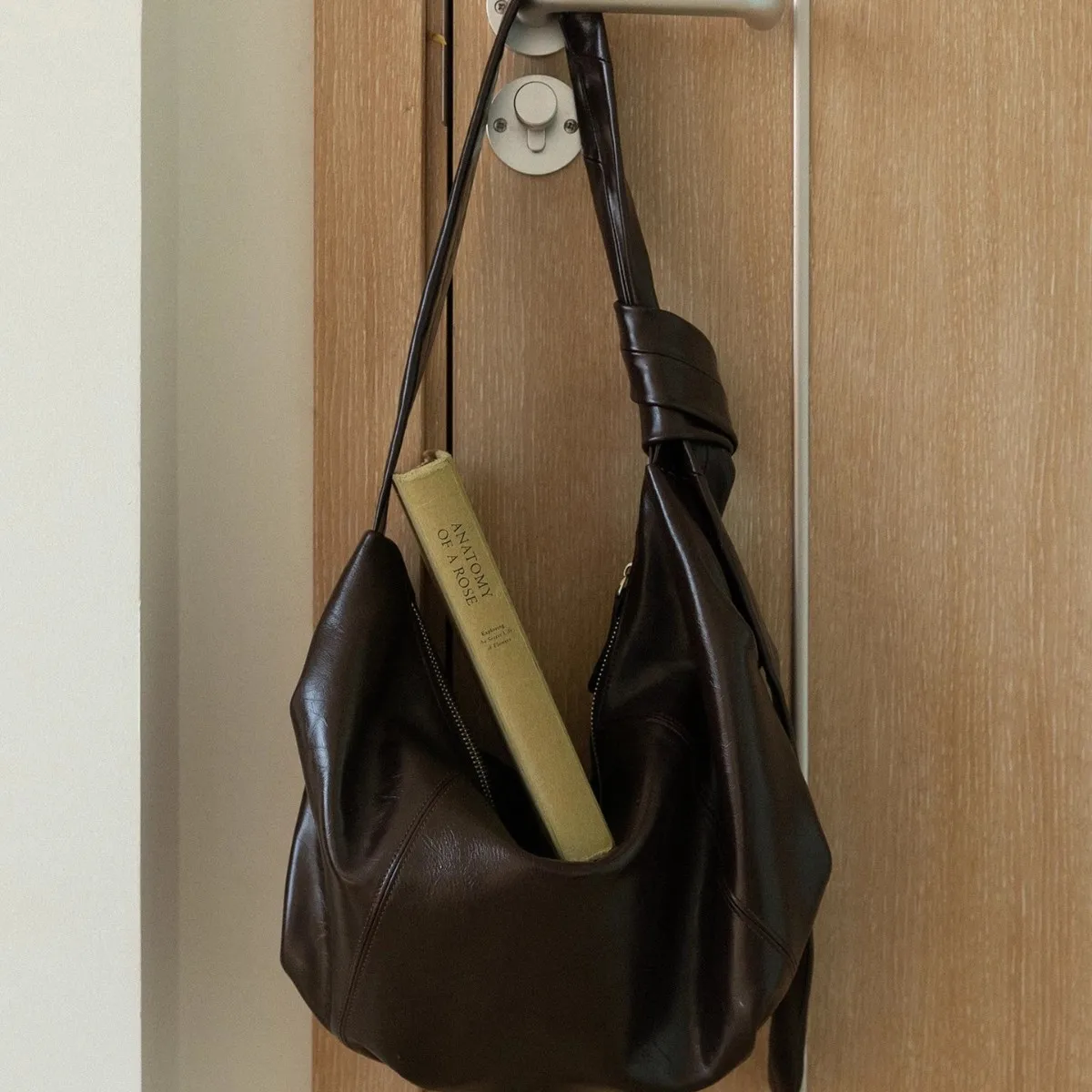 Underarm Bag PU Leather Solid Color Crescent Bag for Women Adjustable Strap Handbag Zipper Hobo Bag for Work Travel